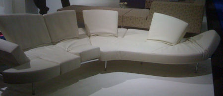 Notenhout, leder, kaviaar, optieregelingen, spiritualiteit. De bestuurder volet zich hier thuis